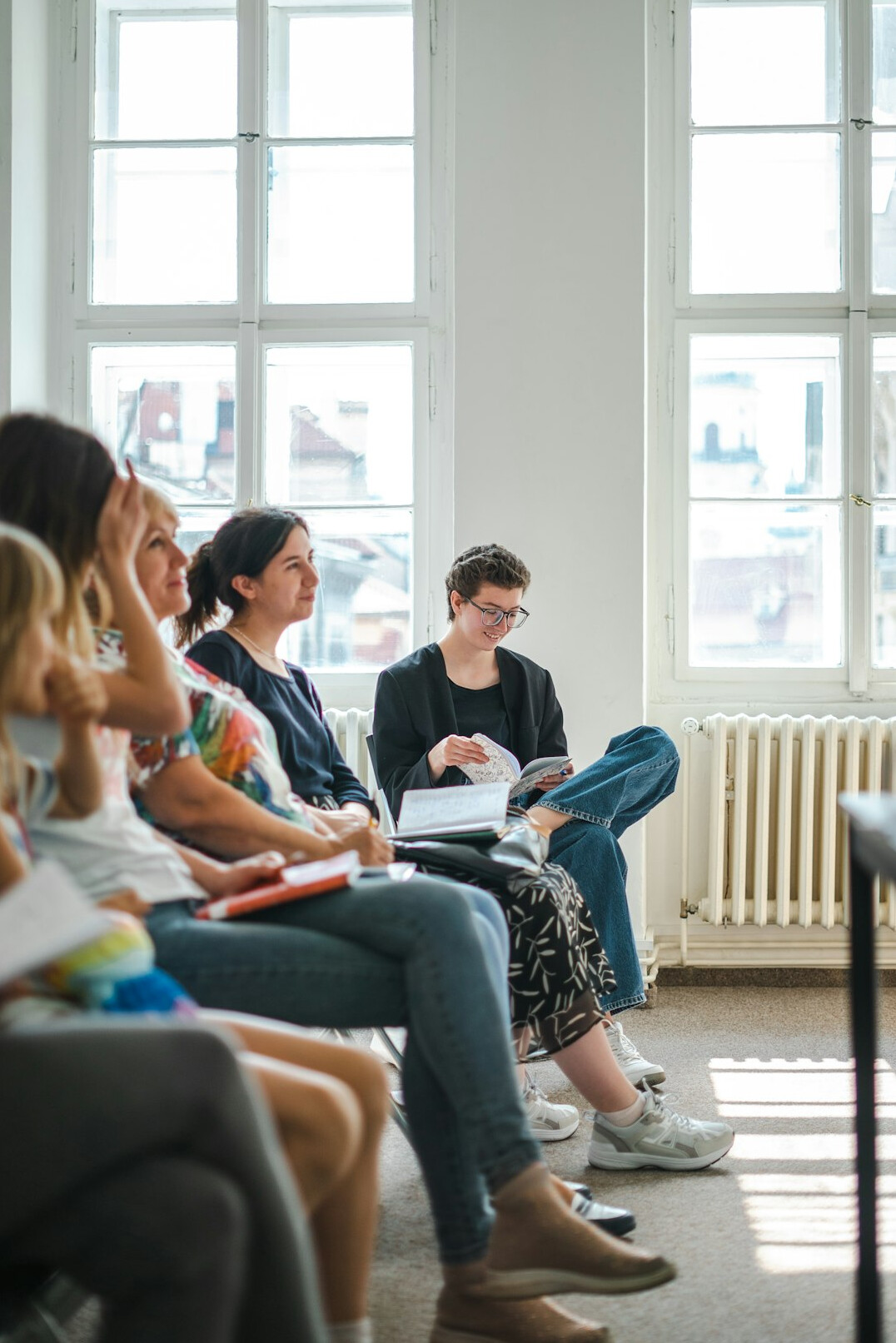 psychologist talking to group